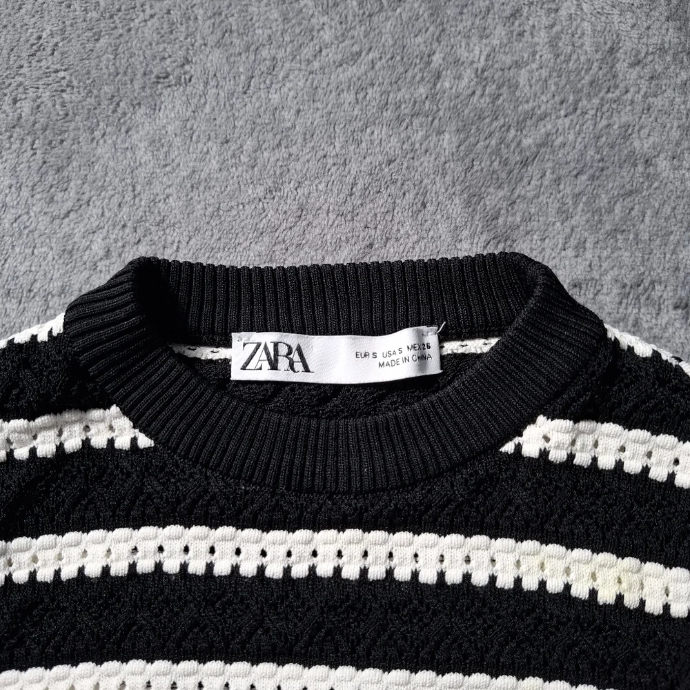 ZARA Black White Knitted Striped Cropped Long Sleeve Jumper, Size S